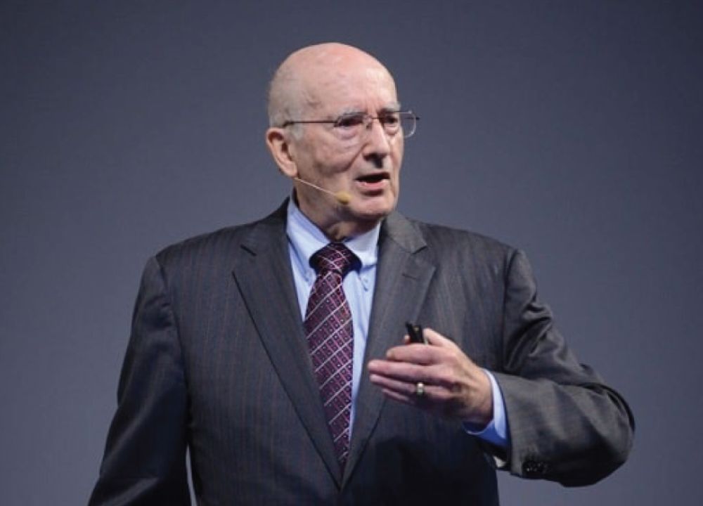 Marketing 5.0 là khái niệm được phát triển bởi Philip Kotler - cha đẻ của Marketing hiện đại