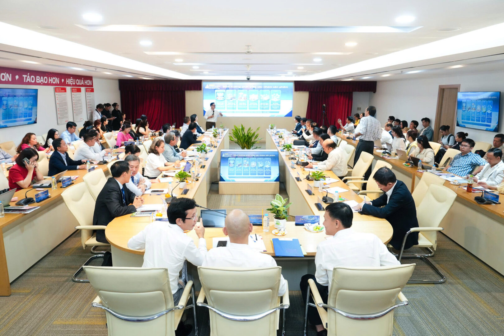 Tọa đàm mở ra nhiều định hướng phát triển cho kinh tế đêm TPHCM